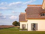 Hauptansicht - Premium Reetdachvilla mit 3 Schlafzimmern, Sauna und Kamin (E05) - Top-Hundeurlaub