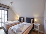 Schlafzimmer - Luxus Reetdachvilla mit 3 Schlafzimmern, Sauna und Kamin (E17) - Top-Hundeurlaub
