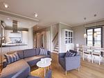 Wohnzimmer - Premium Reetdachvilla mit 3 Schlafzimmern, Sauna und Kamin (E21) - Top-Hundeurlaub