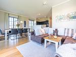 Wohnzimmer - Luxus Reetdachvilla mit 3 Schlafzimmern, Sauna und Kamin (E27) - Top-Hundeurlaub