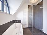 Badezimmer - Luxus Reetdachvilla mit 3 Schlafzimmern, Sauna und Kamin (F12) - Top-Hundeurlaub