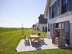 Terrasse - Luxus Reetdachvilla mit 3 Schlafzimmern, Sauna und Kamin (F12) - Top-Hundeurlaub