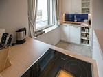 Küche / Küchenzeile - Ferienwohnung mit Meerblick, 2 Schlafzimmern und Balkon (NP/307) - Top-Hundeurlaub