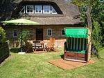 Erleben Sie den Charme dieses strohgedeckten Hauses mit Gartenmöbeln für entspannte Stunden. - 1000 - Lüntsches Schloss/Thomsdorf - Top-Hundeurlaub