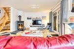 Wohnbereich mit TV und Kamin - Haus Leni - Top-Hundeurlaub