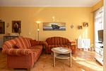 Wohn-Essbereich mit Couch - Apartmenthaus Atlantik 007 - Top-Hundeurlaub