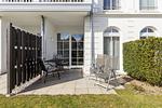 Terrasse mit Gartenmöbeln und Grünfläche - Apartmenthaus Atlantik 007 - Top-Hundeurlaub
