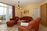 Wohn-Essbereich mit Couch - Apartmenthaus Atlantik 411 - Top-Hundeurlaub