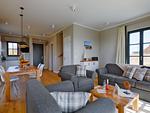Wohnzimmer - Superior Reetdachvilla mit 2 Schlafzimmern (F24) - Top-Hundeurlaub
