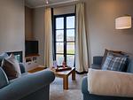 Wohnzimmer - Premium Reetdachvilla mit 3 Schlafzimmern, Sauna und Kamin (F19) - Top-Hundeurlaub