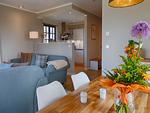Wohnzimmer - Premium Reetdachvilla mit 3 Schlafzimmern, Sauna und Kamin (F19) - Top-Hundeurlaub