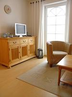 Wohnzimmer - Fritz-Reuter-Straße Wohnung Sonnenuhr - Top-Hundeurlaub