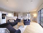 Wohnzimmer - Luxus Reetdachvilla mit 3 Schlafzimmern, Sauna und Kamin (G05) - Top-Hundeurlaub