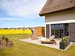 Terrasse - LuxusPlus Reetdachvilla mit 4 Schlafzimmern, Sauna und Kamin (G11) - Top-Hundeurlaub