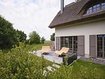 Terrasse - LuxusPlus Reetdachvilla mit 4 Schlafzimmern, Außensauna, Loungebereich und Kamin (H06) - Top-Hundeurlaub