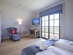 Schlafzimmer - Premium Reetdachvilla mit 3 Schlafzimmern, Sauna und Kamin (H21) - Top-Hundeurlaub