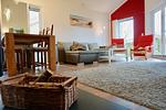 Wohnzimmer mit Essbereich - Ferienhaus Ryokan - Top-Hundeurlaub