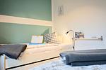 Schlafzimmer mit zwei Einzelbetten - Ferienhaus Ryokan - Top-Hundeurlaub