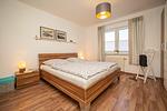 Schlafzimmer mit Doppelbett - Wohnung Nr. 03 - Top-Hundeurlaub