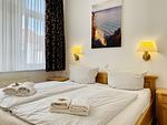 Schlafzimmer - Ferienwohnung Binzer Meerlust 31 im Haus Jahreszeiten Binz - Top-Hundeurlaub