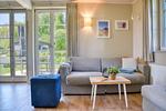 Wohnzimmer - Ferienhaus Blaumeise Feriendorf 06 Klein Stresow Rügen - Top-Hundeurlaub