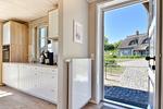 Fassade / Eingang - Ferienhaus Auszeit 14 Feriendorf Klein Stresow Rügen - Top-Hundeurlaub
