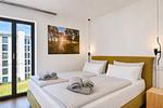 Schlafzimmer - Ferienwohnung Sonnenloft 14 mit eigenem Kamin, Sauna, Strandkorb am Strand und Außenpool in der DÜNE7 Prora - Top-Hundeurlaub