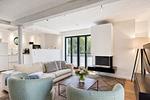 Wohnzimmer - Ferienwohnung Sonnenloft 14 mit eigenem Kamin, Sauna, Strandkorb am Strand und Außenpool in der DÜNE7 Prora - Top-Hundeurlaub