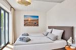 Schlafzimmer - Ferienwohnung Sonnenloft 14 mit eigenem Kamin, Sauna, Strandkorb am Strand und Außenpool in der DÜNE7 Prora - Top-Hundeurlaub
