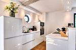 Küche / Küchenzeile - Ferienwohnung Sonnenloft 14 mit eigenem Kamin und Sauna im Haus Düne 7 Prora - Top-Hundeurlaub