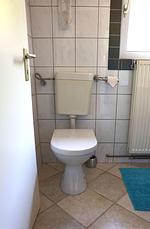 Toilette im Badezimmer - Haus im Grünen - Top-Hundeurlaub