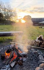 Lagerfeuer am Abend beim Bauernhofurlaub im Ferienhaus Liten Päronträdgård - Liten Päronträdgård - Top-Hundeurlaub