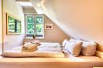 Schlafzimmer - Ferienhaus Inselliebe 02 Feriendorf Klein Stresow Rügen - Top-Hundeurlaub