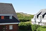 Fassade / Eingang - Dünenstr. 31a, OG rechts - Top-Hundeurlaub