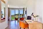 Wohnzimmer - Ferienwohnung Kranich 26 im Wreecher Idyll Rügen - Top-Hundeurlaub