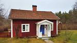 Hauptansicht des Ferienhauses Hus Bohult in Berga – rotes Schwedenhaus in Småland - Hus Bohult - Top-Hundeurlaub