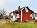 Hauptansicht des Ferienhauses Hus Bohult in Berga – rotes Schwedenhaus in Småland - Hus Bohult - Top-Hundeurlaub