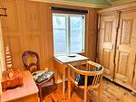 Sitzecke am Fenster im Ferienhaus Hus Bohult in Berga – traditionelles Schwedenhaus in Småland - Hus Bohult - Top-Hundeurlaub