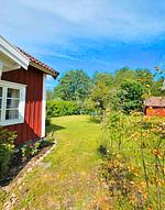 Seitenansicht des Ferienhauses Hus Bohult in Berga – traditionelles Schwedenhaus in Småland - Hus Bohult - Top-Hundeurlaub