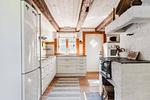 Offene Küche mit Holzbalken im Hus Skärgården in Småland - Hus Skärgården - Top-Hundeurlaub