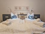 Schlafzimmer - Komfortplus Ferienwohnung mit 1 Schlafzimmer und Balkon im Obergeschoss (181) - Top-Hundeurlaub