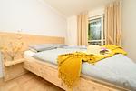 Schlafzimmer mit Doppelbett - Deichpoofe -  Wohnung 1-06 - Top-Hundeurlaub