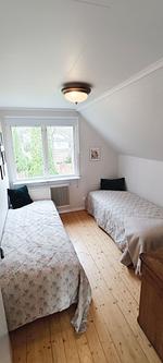 2 Einzellbetten, können auch zusammen gestellt werden - Hus Hornsö - Top-Hundeurlaub