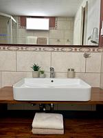 Badezimmer - Doppelzimmer mit Balkon inklusive Frühstück - Top-Hundeurlaub