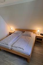 Schlafzimmer - Hus op de Wurth Ferienwohnung 17 - Godewind - - Top-Hundeurlaub