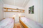 Schlafzimmer mit zwei Einzelbetten - Ferienhaus Otter - Top-Hundeurlaub