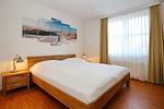 1. Schlafzimmer mit Doppelbett - Wohnung 131 - Top-Hundeurlaub