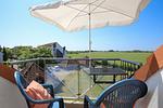 Balkon mit Gartenmöbeln - Wohnung 120 - Top-Hundeurlaub