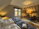 Schlafzimmer mit großen Doppelbett - Villa Lohengrin - Top-Hundeurlaub