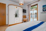 Schlafzimmer mit Doppelbett - Reihenhaus 6 - Delfin - Top-Hundeurlaub